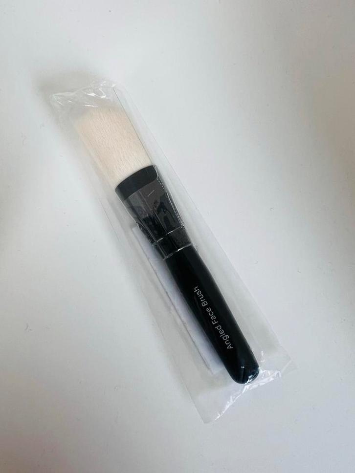 Bobbi Brown Angled Face Brush, Sieraden, Tassen en Uiterlijk, Uiterlijk | Cosmetica en Make-up, Nieuw, Toebehoren, Gehele gezicht