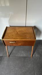 Retro naaitafeltje/kastje, Ophalen of Verzenden, Zo goed als nieuw, 55 tot 70 cm