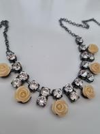 Statement ketting met roosjes, in lengte verstelbaar, Overige materialen, Beige, Met kristal, Ophalen of Verzenden