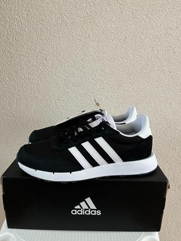 Nieuw Dames Adidas Sneakers Schoenen maat 37 /half beschikbaar voor biedingen