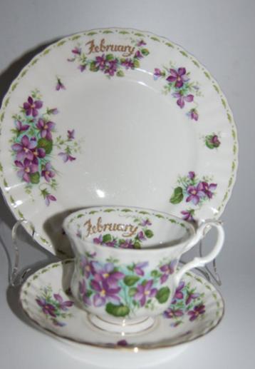 Royal Albert porselein:Deujener Flower of the month: Violets beschikbaar voor biedingen
