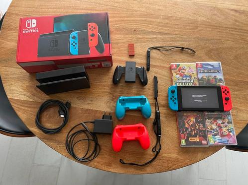 Nintendo Switch V2 2019 + 4 spellen!!, Spelcomputers en Games, Spelcomputers | Nintendo Switch, Zo goed als nieuw, Switch 2019 Upgrade