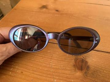 Vintage zonnebril, aubergine kleur beschikbaar voor biedingen