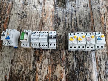 Diverse schakelmaterialen.  beschikbaar voor biedingen