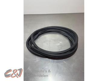 Portierrubber 4Deurs links-voor van een Fiat Doblo beschikbaar voor biedingen