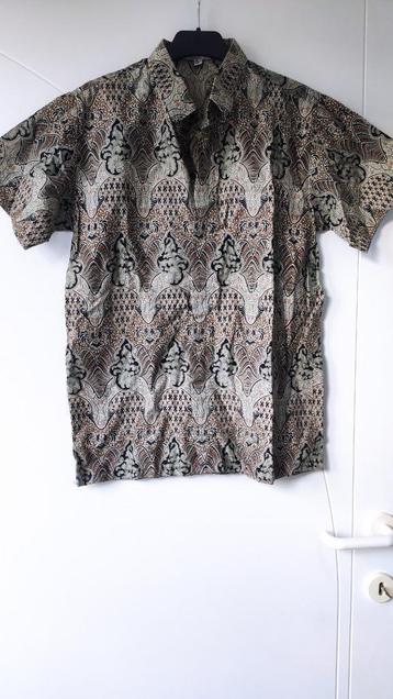 Mooi net Batik hemd met korte mouwen beschikbaar voor biedingen