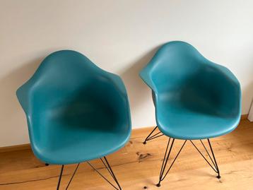 Kuipstoel - likeEames DAW Stoelen - Set van 2 beschikbaar voor biedingen