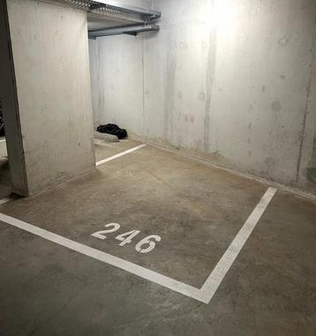 24/7 toegankelijke motor parkeerplaats te huur in Rotterdam beschikbaar voor biedingen
