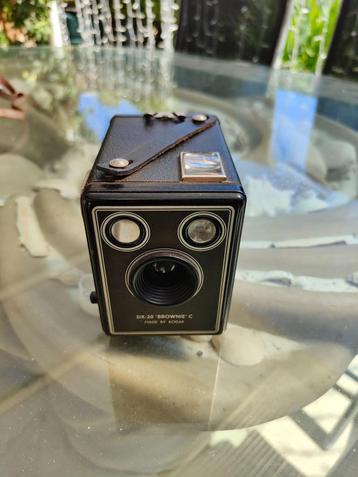 Kodak camera Six-20 "BOWNIE" C beschikbaar voor biedingen