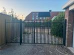 Donkergroen hek, 488 lang en 210 hoog, Ophalen, Met poort, Gebruikt, Spijlenhekwerk