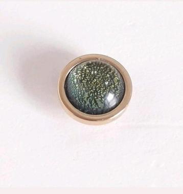 Goudkleurige Melano vivid shimmer groen 7mm beschikbaar voor biedingen