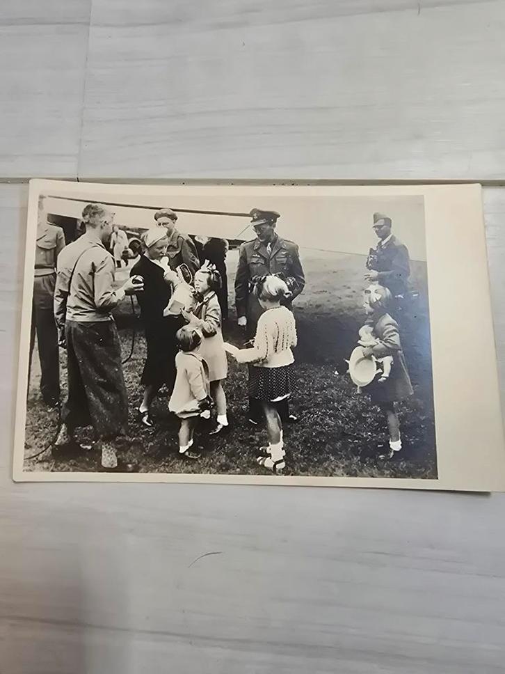Oude foto: Aankomst Prinselijk Gezin Teuge 1945, Verzamelen, Ansichtkaarten | Buitenland, Gelopen, België en Luxemburg, 1940 tot 1960