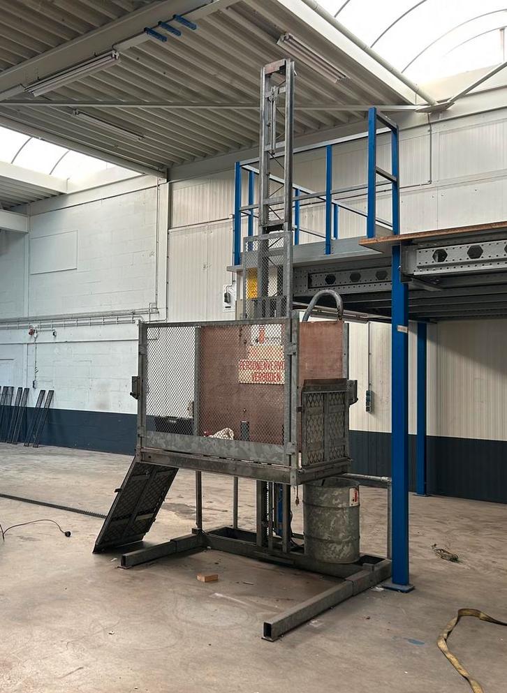 De Jong AT30 bouwlift goederenlift lift 4,50m 230v, Doe-het-zelf en Verbouw, Overige Doe-het-zelf en Verbouw, Gebruikt, Ophalen