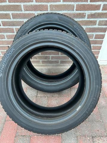 Twee winterbanden te koop met 4 stuks lichtmetalen velgen beschikbaar voor biedingen