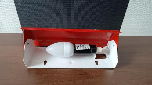 Vintage bedlampje / wandlamp rood met wit, Huis en Inrichting, Lampen | Wandlampen, Gebruikt, Metaal, Ophalen of Verzenden