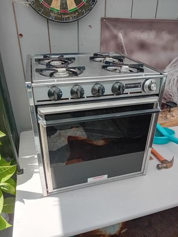 Lpg gasfornuis en oven in 1 merk Wedgwood. beschikbaar voor biedingen