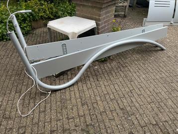 Bed ombouw 140x200 grijs metaal en hout