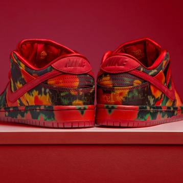 Nike SB Dunk Low - Wizard of Oz Poppy Field 44.5 beschikbaar voor biedingen