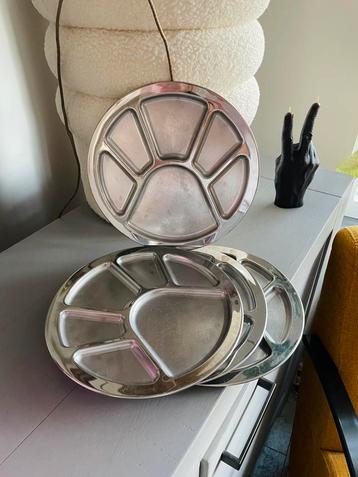 Vier maal RVS Divided Tray / Thali-Bord beschikbaar voor biedingen