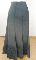 Mooie lange zwarte rok met rosetten, Kleding | Dames, Rokken, Alma Mater, Zwart, Ophalen of Verzenden, Zo goed als nieuw