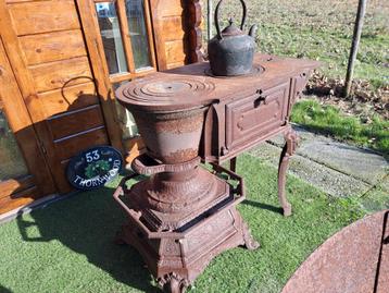 Antieke Houtkachel - Decoratief & Functioneel beschikbaar voor biedingen