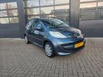 Peugeot 2006 Grijs, Auto's, Peugeot, Voorwielaandrijving, Stof, 4 stoelen, 68 pk