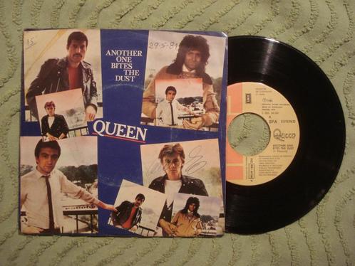 Queen 7” Vinyl Single: Another One Bites The Dust (Portugal), Cd's en Dvd's, Vinyl Singles, Single, Rock en Metal, 7 inch, Ophalen of Verzenden