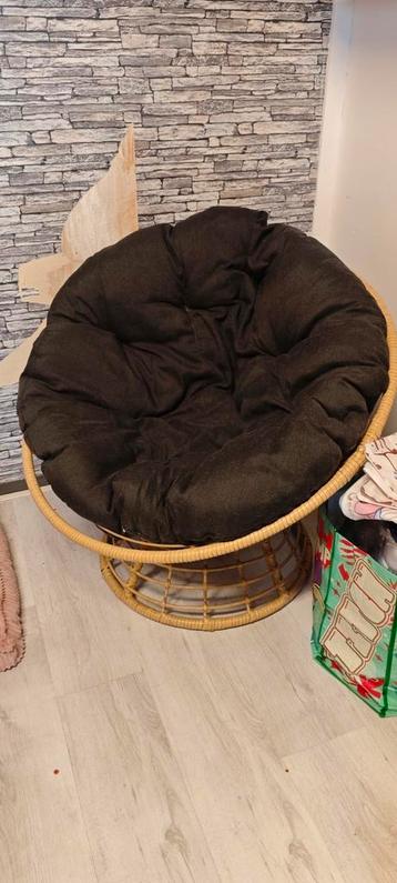 Ronde rotan loungestoel met kussen
 beschikbaar voor biedingen