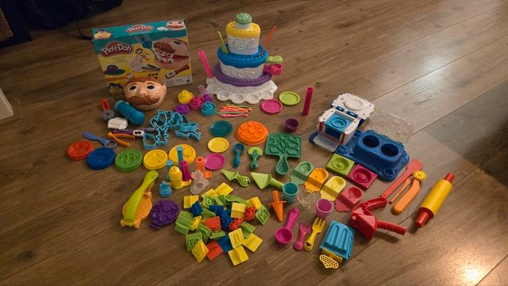 Verschillende Play-Doh sets met veel accessoires, Kinderen en Baby's, Speelgoed | Bouwstenen, Gebruikt, Ophalen of Verzenden