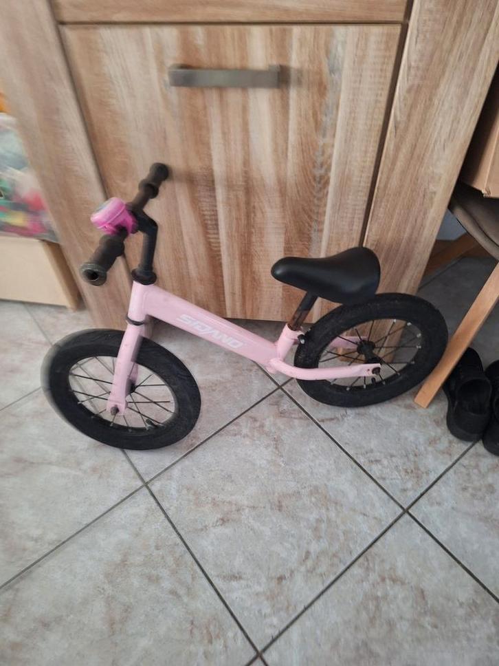 Roze Loopfiets - Perfect voor Beginnende Fietsers!, Kinderen en Baby's, Speelgoed | Buiten | Voertuigen en Loopfietsen, Gebruikt
