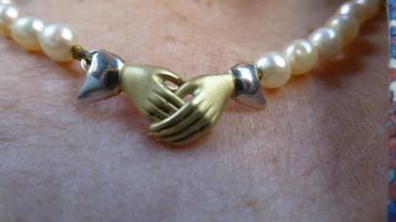 Parel Collier 14 kt Gouden sluiting ivv 'Handjes' gesigneerd beschikbaar voor biedingen