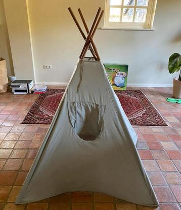 No 74 speeltent / tipi beschikbaar voor biedingen