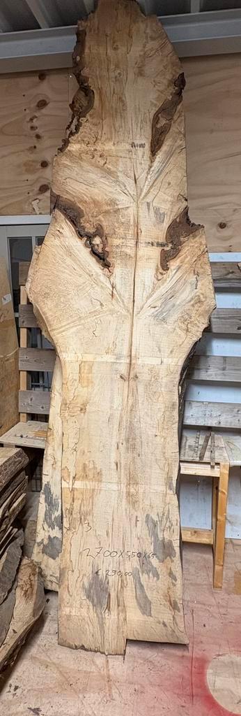 Eikenhouten/Esdoorn/Suikeresdoorn. Planken- Boomstamtafel beschikbaar voor biedingen