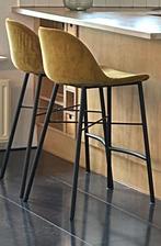 2 Okergele Barkrukken - Zo Goed Als Nieuw, Huis en Inrichting, Barkrukken, Ophalen, Met voetsteun, 60 tot 90 cm, Zo goed als nieuw