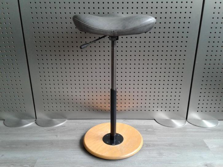Stokke (Variér) Move (Medium) (Grijs Leder), Zeer Goed!, Huis en Inrichting, Bureaustoelen, Gebruikt, Bureaukruk, Grijs, Ergonomisch