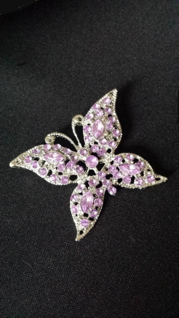 VLINDER Broche ~ Glassteentjes PAARS ~ Insecten Juweel NIEUW beschikbaar voor biedingen