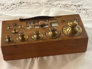 KNOPGEWICHTEN BLOK (LABORATORIUMSET) CA. 1940 beschikbaar voor biedingen