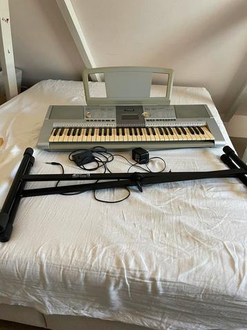 Yamaha PSR-295 keyboard met standaard, pedaal & accessoires beschikbaar voor biedingen