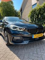BMW 1-Serie 118i 136pk 2022 Zwart, Auto's, BMW, 65 €/maand, 136 pk, 1295 kg, Zwart
