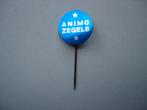 Speldje van ANIMO zegels blauw, Verzamelen, Speldjes, Pins en Buttons, Verzenden, Zo goed als nieuw, Merk, Speldje of Pin