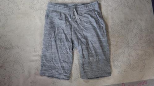 Grijze korte broek. mt S Merk here and There, Kleding | Dames, Broeken en Pantalons, Zo goed als nieuw, Maat 36 (S), Grijs, Kort