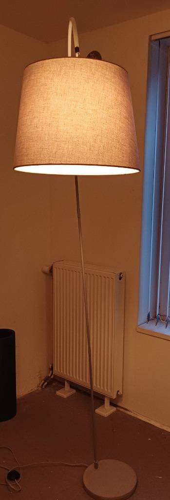 Vloerlamp gratis op te halen., Huis en Inrichting, Lampen | Vloerlampen, Zo goed als nieuw, 200 cm of meer, Ophalen