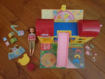 Opvouwbare school & glijbaan, lift, barbie juf + accessoires beschikbaar voor biedingen