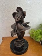 Brons buste beeld meisje in bloem naar Villanis., Antiek en Kunst, Ophalen of Verzenden, Brons