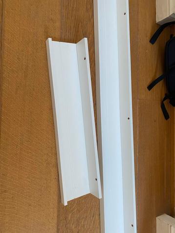 2 witte Ikea mossalanda schilderijplankjes beschikbaar voor biedingen