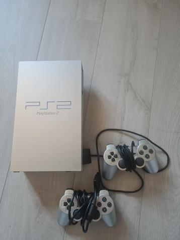 PlayStation 2 (PS2) Zilver + 2 Controllers beschikbaar voor biedingen