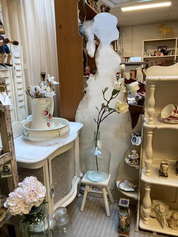 Brokaatje in Warenhuis Strant in Haren bij Oss beschikbaar voor biedingen