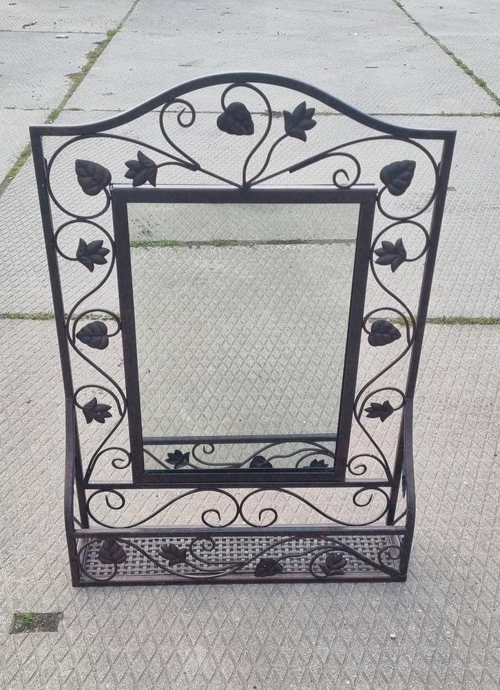 Smeedijzeren wandrek met spiegel, Antiek en Kunst, Antiek | Spiegels, Rechthoekig, Ophalen of Verzenden