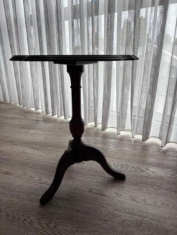 Houten Bijzettafel beschikbaar voor biedingen