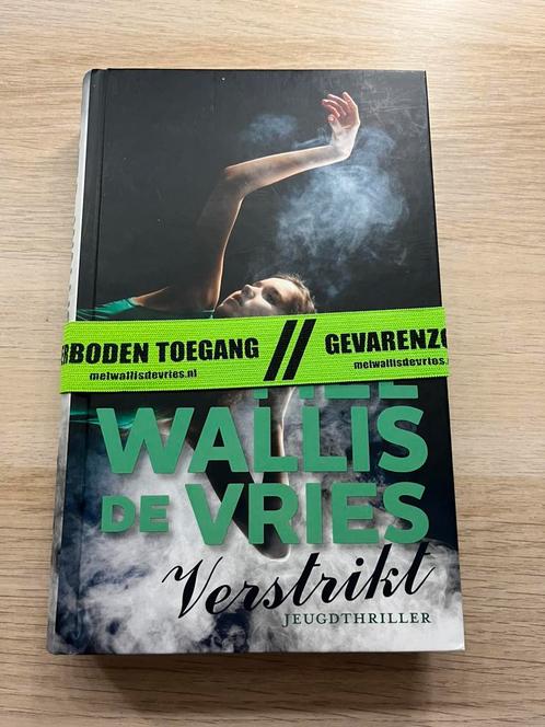 Mel Wallis de Vries - Verstrikt, Boeken, Kinderboeken | Jeugd | 13 jaar en ouder, Zo goed als nieuw, Verzenden